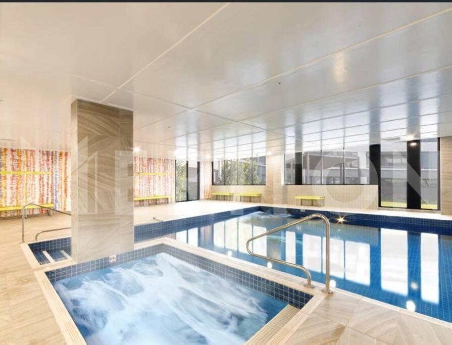 Four Bedroom Apartment With Facilities In Olympic Park Сидни Екстериор снимка