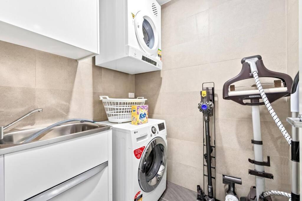 Four Bedroom Apartment With Facilities In Olympic Park Сидни Екстериор снимка
